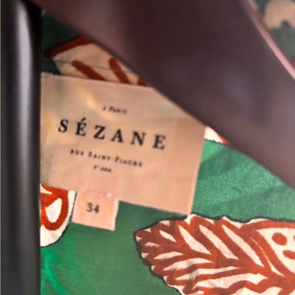 Sezane’s Iconic Pierro blouse!
Long-sleeved
Classic collar
Straight fit
NWOT - Picture 5 of 5